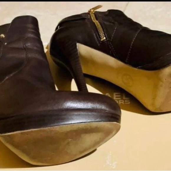 Michael KORS Wyatt Booties - Picture 6 of 8